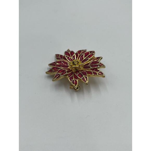 Vintage Textured Gold Tone &
Enamel Flower Pin Brooch Poinsettia
Christmas Pin - Picture 4 of 8